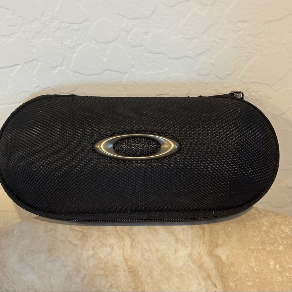 Oakley zip around hard sunglasses case